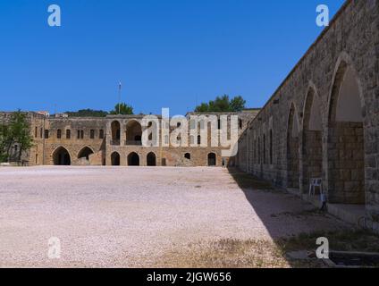 Innenhof des Beiteddine-Palastes aus dem 19.. Jahrhundert, Governorat Mount Lebanon, Beit ed-Dine, Libanon Stockfoto