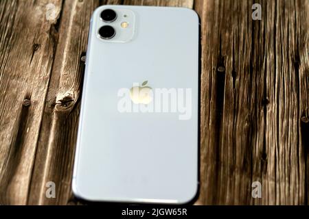 Kairo, Ägypten, Juni 11 2022: Apple iPhone 11 mit facetime, 128GB, 4GB RAM, 4G LTE, Weiß, Einzel-SIM und E-SIM, Face ID, 6,1-Zoll Liquid Retina HD Hig Stockfoto