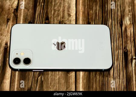 Kairo, Ägypten, Juni 11 2022: Apple iPhone 11 mit facetime, 128GB, 4GB RAM, 4G LTE, Weiß, Einzel-SIM und E-SIM, Face ID, 6,1-Zoll Liquid Retina HD Hig Stockfoto