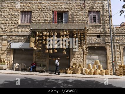 Baskets Shop in der Hauptstraße, Mount Lebanon Governorate, Sawfar, Libanon Stockfoto