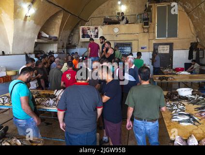 Auktion auf dem Fischmarkt, Nord-Governorate, Tripolis, Libanon Stockfoto