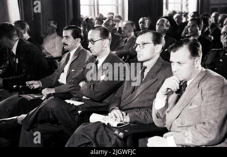 Erster Deutscher Filmautorenkongreß der DEFA in Berlin zum Thema 'der Deutsche Film - Fragen, Herausforderungen Aussichten', hier Magistrat Dr. Kirchner im Publikum, Deutschland 1947. Stockfoto