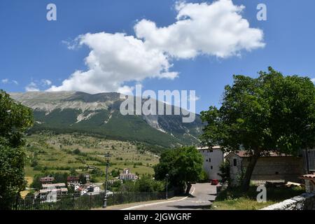 Blick auf den Monte Amiata vom Campo di Gio, einem Dorf in den Abruzzen in Italien. Stockfoto