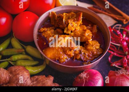 Selektiver Fokus auf köstlichem Hammelcurry. Stockfoto