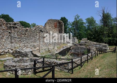 Europa, Italien, Lombardei, VareseDas archäologische Gebiet von Castelseprio mit den Ruinen eines Dorfes, das im 13. Jahrhundert zerstört wurde. Unesco - Wor Stockfoto