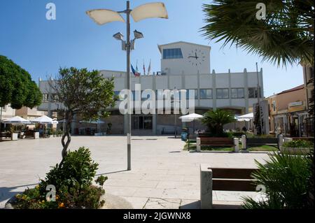 2021 juni 06 - Europa, Italien, Sardinien, Porto Torres, Rathaus Stockfoto