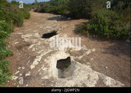 6. juni 2021 - Europa, Italien, Sardinien, Porto Torres, Nekropole von Su Crucifissu Mannu aus dem 4.. Jahrhundert v. Chr. Stockfoto