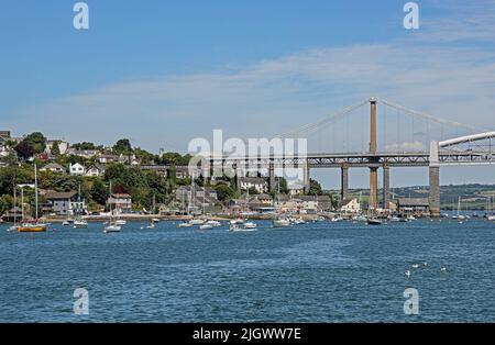 Liegethed Yachten im Fluss Tamar in der Nähe der Waterside in Saltash, Cornwall. Aus dem Fluss Tamar. Stockfoto