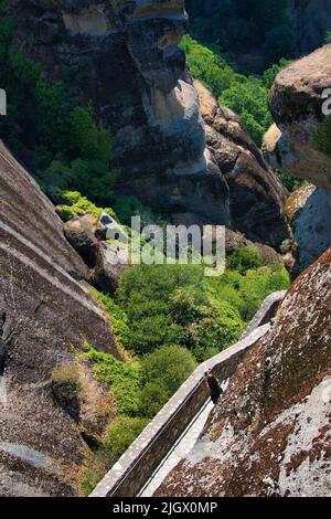 Der Meteora-Komplex besteht hauptsächlich aus Oligozän- und Miozän-Kieselsandsteinen und Pflastersteinen, der Rest sind hauptsächlich grobkörnige Sandsteine. Stockfoto