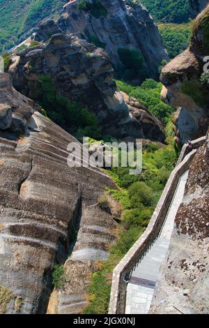 Der Meteora-Komplex besteht hauptsächlich aus Oligozän- und Miozän-Kieselsandsteinen und Pflastersteinen, der Rest sind hauptsächlich grobkörnige Sandsteine. Stockfoto