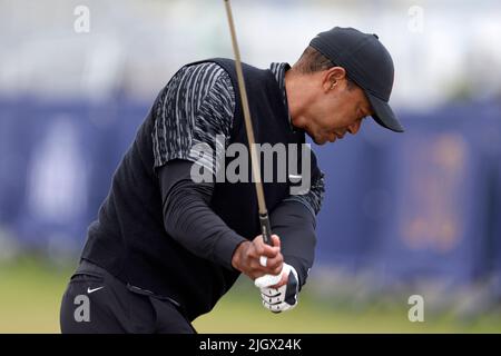 US's Tiger Woods auf der Driving Range während des 4. Trainingstages der Open auf dem Old Course, St Andrews. Bilddatum: Mittwoch, 13. Juli 2022. Stockfoto