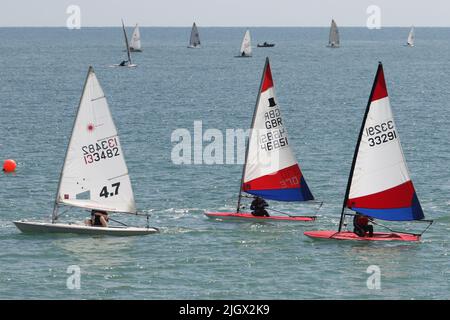 Mann der Kent Regatta eine Segelveranstaltung in Broadstairs, Kent Stockfoto