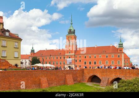 Warschau, Polen - 08 2019. Juni: Das Königsschloss von Warschau ist eine Residenz, die früher als offizielle Residenz der Monarchie diente. Stockfoto