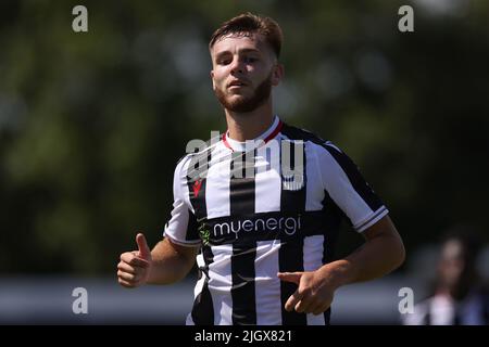 Grimsby, England, 9.. Juli 2022. John McAtee von Grimsby Town beim Vorsaison-Freundschaftsspiel im Linden Club, Grimsby. Bildnachweis sollte lauten: Jonathan Moscrop / Sportimage Stockfoto