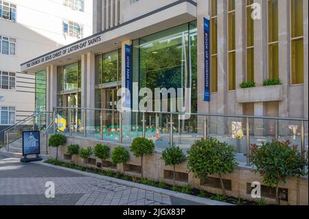 Außenansicht der Church of Jesus Christ of Latter-day Saints Hyde Park Chapel in Exhibition Road, South Kensington, London, England, Großbritannien. Stockfoto