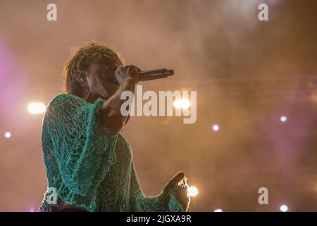 Irama während Irama Live 2022, Italienische Sängerin Musikkonzert in Codroipo (UD), Italien, Juli 12 2022 Stockfoto