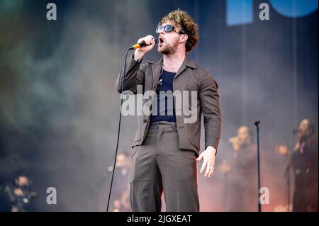 Glasgow, Großbritannien. 08.. Juli 2022. Tom Grennan tritt am 1. Tag des TRNSMT Festivals auf der Hauptbühne auf. 2022-07-08 . Kredit: Gary Mather/Alamy Live Nachrichten Stockfoto