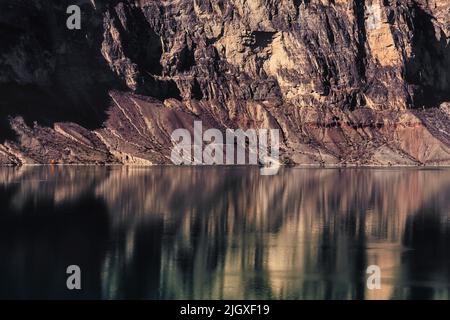 Berglandschaft bei sonnigem Tag Stockfoto