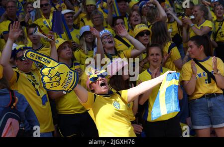 Sheffield, England, 13.. Juli 2022. Schweden-Fans beim Spiel der UEFA Women's European Championship 2022 in Bramall Lane, Sheffield. Bildnachweis sollte lauten: Darren Staples / Sportimage Stockfoto