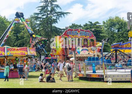 Jahrmarkt in Pump Room Gardens, The Parade, Royal Leamington Spa, Warwickshire, England, Vereinigtes Königreich Stockfoto