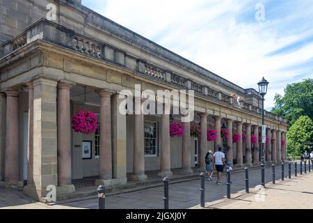 Royal Pump Room Baths and All Saints Church, The Parade, Royal Leamington Spa, Warwickshire, England, Vereinigtes Königreich Stockfoto