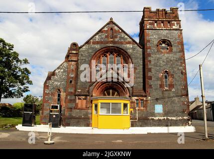 Ehemalige Kirche in eine Garage umgewandelt, Whithorn, Dumfries & Galloway, Schottland, Großbritannien Stockfoto