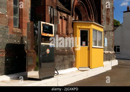 Ehemalige Kirche in eine Garage umgewandelt, Whithorn, Dumfries & Galloway, Schottland, Großbritannien Stockfoto