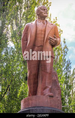 Der letzte Lenin, der in Kiew stand, wurde 2013 in der Ukraine niedergeschlagen. Die Statue wurde am 2013 im Rahmen der Euromaidan-Ereignisse von ihrem Sockel gestürzt und niedergeschlagen. Stockfoto