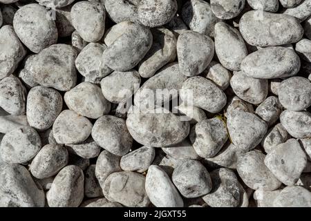 Weiße Kieselsteine Steine Hintergrund. Draufsicht. Stockfoto