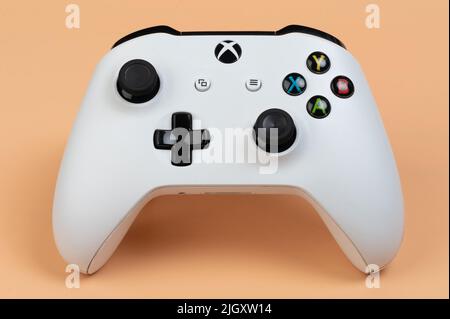 New york, USA - 12. juli 2022: Weiße xbox-Controller-Vorderansicht mit Tasten Nahaufnahme Stockfoto