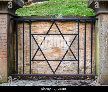 Glasgow, Schottland - 12. 2021. Oktober: Der jüdische Stern auf dem jüdischen Begräbnisplatz in der Glasgow Necropolis in Glasgow, Schottland. Stockfoto