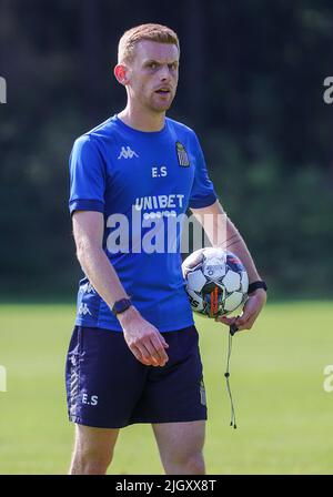 Garderen, Niederlande. Am 13. Juli 2022 wurde Charlerois Cheftrainer Edward während einer Trainingseinheit des belgischen Fußballteams der ersten Liga, dem Sport von Charleroi, vor der Saison 2022-2023, am Mittwoch, den 13. Juli 2022 in Garderen, Niederlande, noch immer abgebildet. BELGA FOTO VIRGINIE LEFOUR Stockfoto