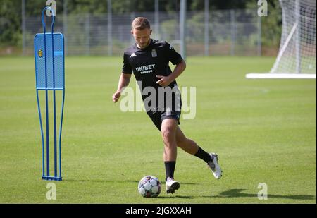 Garderen, Niederlande. 13. Juli 2022, Charlerois neuer Spieler Jonas Bager, der vor der Saison 2022-2023 am Mittwoch, dem 13. Juli 2022 in Garderen, Niederlande, in Aktion bei einer Trainingseinheit des belgischen Fußballteams der ersten Liga, Sporting Charleroi, abgebildet wurde. BELGA FOTO VIRGINIE LEFOUR Stockfoto