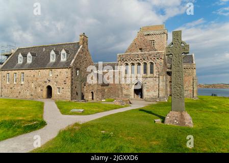 Iona Abbey und St. Martin's Cross, Isle of Iona Stockfoto