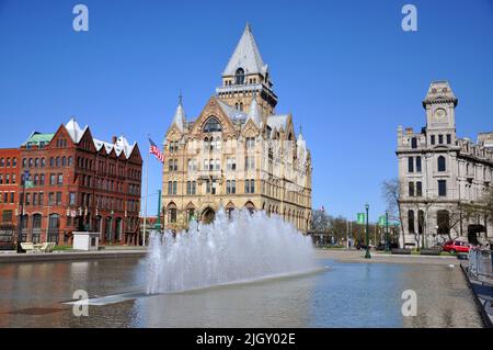 Syracuse Savings Bank Building (links) und Gridley Building (rechts) am Clinton Square in der Innenstadt von Syracuse, New York State NY, USA. Syracuse Savings Ba Stockfoto