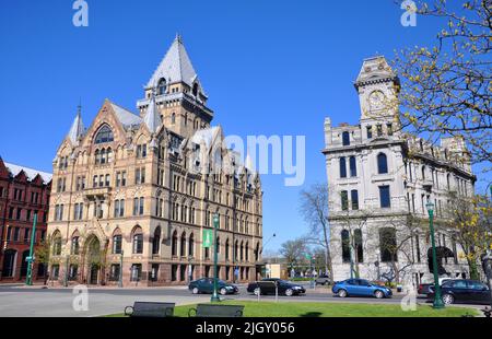 Syracuse Savings Bank Building (links) und Gridley Building (rechts) am Clinton Square in der Innenstadt von Syracuse, New York State NY, USA. Syracuse Savings Ba Stockfoto