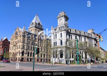 Syracuse Savings Bank Building (links) und Gridley Building (rechts) am Clinton Square in der Innenstadt von Syracuse, New York State NY, USA. Syracuse Savings Ba Stockfoto