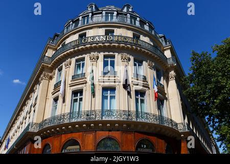 Das Le Grand Hotel Intercontinental befindet sich vor der Opéra Garnier und in der Nähe der meisten Pariser Sehenswürdigkeiten. Stockfoto