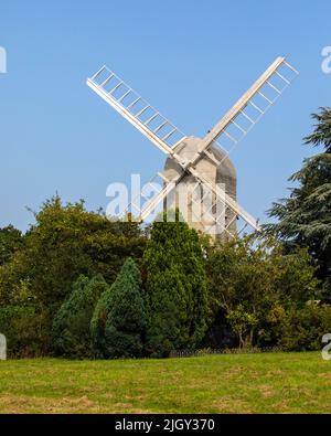 Die reizende Duck End Mill, auch bekannt als Letchs Mill oder Finchingfield Post Mill im schönen Dorf Finchingfield in Essex, Großbritannien. Stockfoto