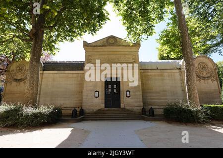 Die Expiatory Chapel, die sich auf dem Louis XVI Platz befindet, ist nach wie vor eines der originellsten religiösen Gebäude in Paris. Stockfoto