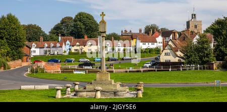 Essex, Großbritannien - September 6. 2021: Ein Panoramablick auf das wunderschöne Dorf Finchingfield in Essex, Großbritannien. Stockfoto