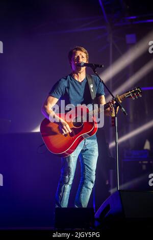 James Blunt tritt beim Cornbury Festival 2022 live auf Stockfoto