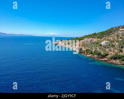 Luftaufnahme über Megali Ammos oder großen Sandstrand auf der westlichen Insel Alonissos, Griechenland, Europa Stockfoto
