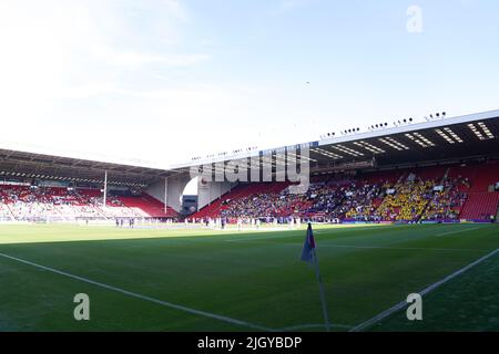 Sheffield, Großbritannien. 13.. Juli 2022. Sheffield, England, Juli 13. 2022: Gesamtansicht des Stadions während des UEFA Womens Euro 2022 Gruppe C Fußballspiels zwischen Schweden und der Schweiz in der Bramall Lane in Sheffield, England. (Daniela Porcelli /SPP) Quelle: SPP Sport Press Foto. /Alamy Live News Stockfoto