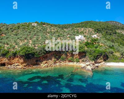 Luftaufnahme über Megali Ammos oder großen Sandstrand auf der westlichen Insel Alonissos, Griechenland, Europa Stockfoto