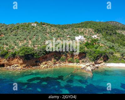 Luftaufnahme über Megali Ammos oder großen Sandstrand auf der westlichen Insel Alonissos, Griechenland, Europa Stockfoto