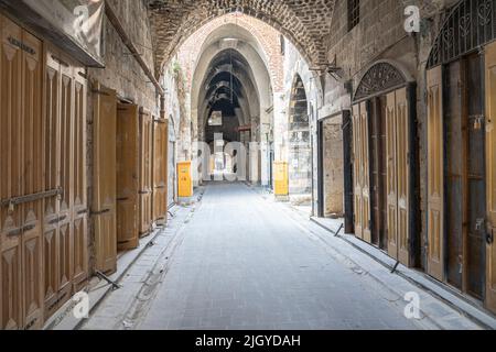 Im Inneren des Aleppo-Souks in der Altstadt von Aleppo, Syrien Stockfoto