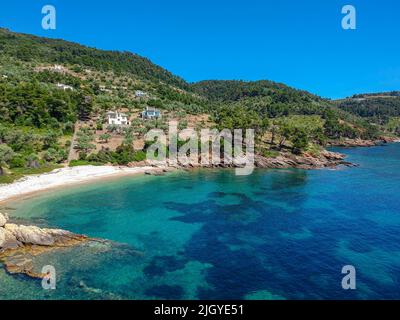 Luftaufnahme über Megali Ammos oder großen Sandstrand auf der westlichen Insel Alonissos, Griechenland, Europa Stockfoto