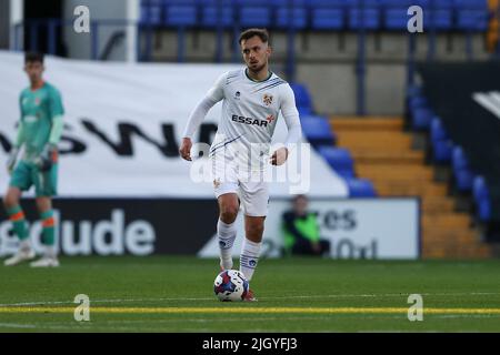 Birkenhead, Großbritannien. 13.. Juli 2022. Lee O'Connor von Tranmere Rovers in Aktion. Vorsaison-Freundschaftsspiel, Tranmere Rovers gegen Hearts im Prenton Park, Birkenhead, Wirral am Mittwoch, 13.. Juli 2022. Dieses Bild darf nur für redaktionelle Zwecke verwendet werden. Nur zur redaktionellen Verwendung, Lizenz für kommerzielle Nutzung erforderlich. Keine Verwendung bei Wetten, Spielen oder Veröffentlichungen in einem Club/einer Liga/einem Spieler.PIC von Chris Stading/Andrew Orchard Sports Photography/Alamy Live News Credit: Andrew Orchard Sports Photography/Alamy Live News Stockfoto