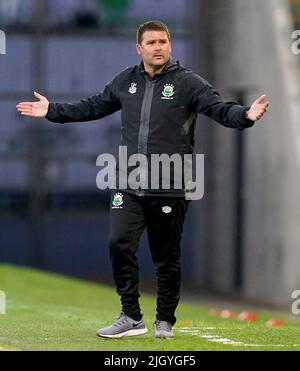 Linfield-Manager David Healy steht während des Qualifikationsrunden-Spiels der UEFA Champions League im Windsor Park, Belfast, auf der Touchline. Bilddatum: Mittwoch, 13. Juli 2022. Stockfoto